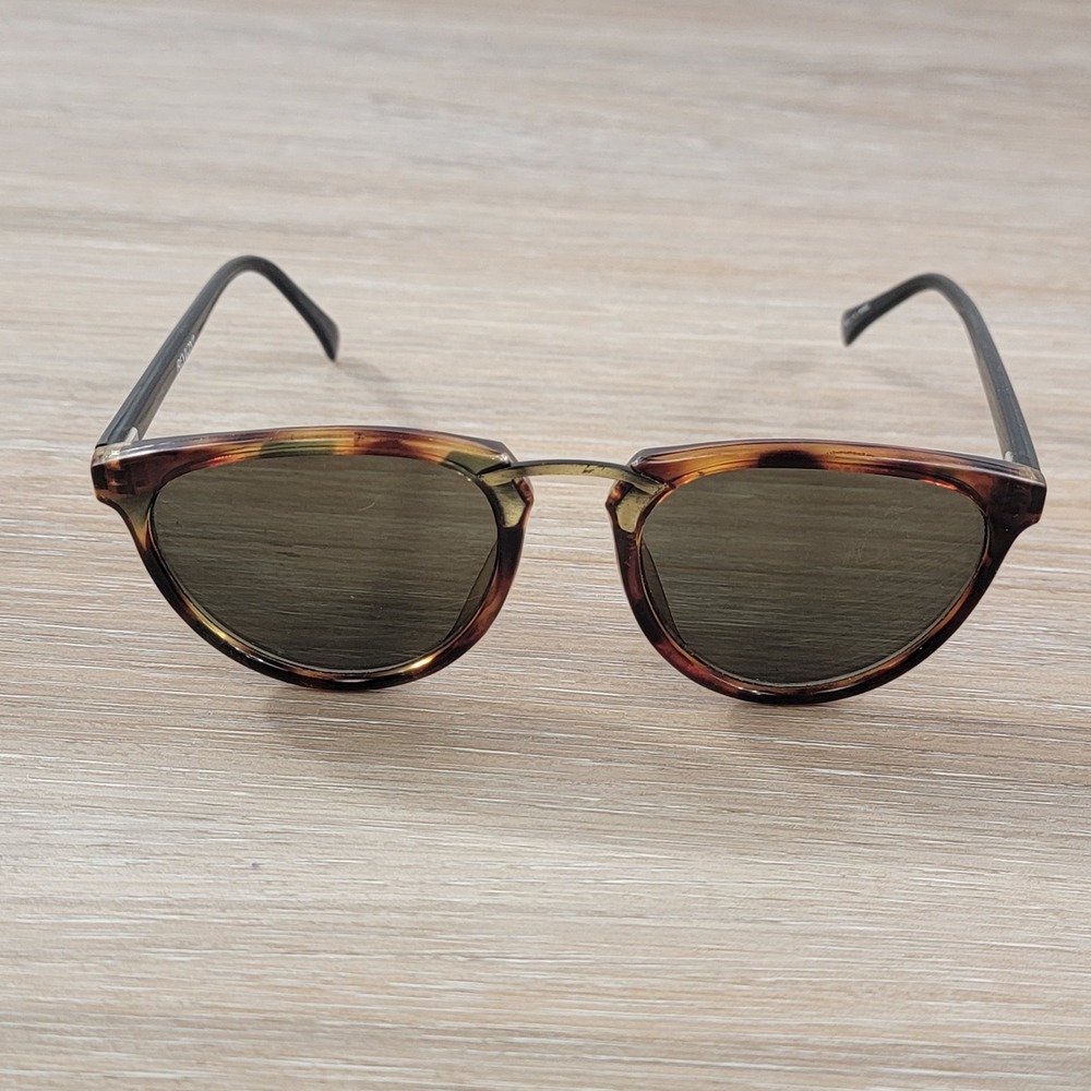Revlon Womens Tortoiseshell Cat Eye Sunglasses Black Gold Tone Bridge